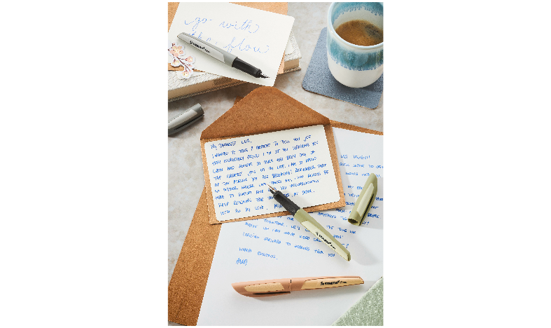 Fountain Pen - STABILO Flow - MONOCHROME - Medium Nib - Pack of 1 - Assorted Colours including Blue Ink Cartridge