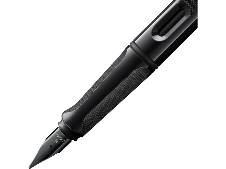 LAMY safari fountain pen Meteorite close-up of black stainless steel nib, ergonomic grip and ink level window