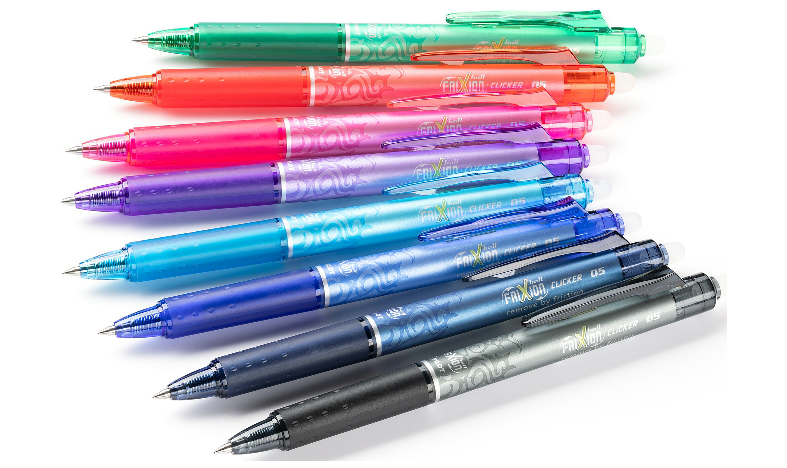 Pilot FriXion Clicker Fijne uitwisbare wrijving rollerball pen - intrekbare punt 0,7 mm penpunt 0,35 mm lijnbreedte - portemonnee pak van 3 - zwarte inkt Pilot FriXion Clicker Fijne uitwisbare wrijving rollerball pen - intrekbare punt 0,7 mm penpunt 0,35 mm lijnbreedte - portemonnee pak van 3 - zwarte inkt